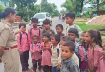 बलरामपुर पुलिस द्वारा समस्त थाना अन्तर्गत मिशन शक्ति जनजागरूकता कार्यक्रम आयोजित कर, महिलाओं एवं बालिकाओं को सुरक्षा और अधिकारों के प्रति किया गया जागरूक*