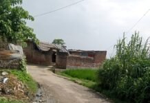 भंगहा बाजार में सड़क मरम्मत कार्य पर उठे सवाल, गुणवत्ता पर लोगों ने जताई नाराजगी