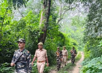इंडो-नेपाल बॉर्डर क्षेत्र में जनपदीय पुलिस एवं एसएसबी की संयुक्त टीम द्वारा की गई पैदल गश्त एवं सघन चेकिंग अभियान*