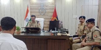 पुलिस अधीक्षक बलरामपुर द्वारा पुलिस अधीक्षक कार्यालय में की गई जनसुनवाई
