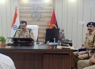 पुलिस अधीक्षक बलरामपुर द्वारा पुलिस अधीक्षक कार्यालय में की गई जनसुनवाई
