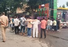 श्रीकृष्ण जन्मोत्सव पर भक्ति के रंग में रंगे मिर्जापुर और गौसपुर, गाजे-बाजे के साथ निकली भव्य शोभायात्रा