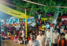 श्रावस्ती कजरी तीज के पावन पर्व पर बाबा विभूति नाथ मंदिर में उमड़ा आस्था का जन सैलाब मंदिर परिसर बोल बम के जयकारों से गूंजा