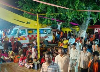 श्रावस्ती कजरी तीज के पावन पर्व पर बाबा विभूति नाथ मंदिर में उमड़ा आस्था का जन सैलाब मंदिर परिसर बोल बम के जयकारों से गूंजा