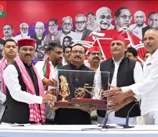 श्रावस्ती की सियासत में बड़ा धमाका, BJP के 3 बार चेयरमैन रहे जितेंद्र गुप्ता ‘गुड्डू’ सपा में शामिल।