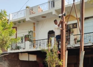 पुलिस अधीक्षक बलरामपुर के निर्देशानुसार,जनपद में शान्ति एवं सुरक्षा व्यवस्था को और अधिक प्रभावी बनाने हेतु ऑपरेशन त्रिनेत्र के तहत अन्तर्जनपदीय बॉर्डरों पर लगवाए गए उच्च गुणवत्ता वाले अत्याधुनिक तकनीक से युक्त CCTV कैमरे*