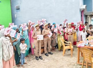 पुलिस अधीक्षक बलरामपुर के निर्देशानुसार पुलिस द्वारा समस्त थाना क्षेत्रांतर्गत मिशन शक्ति जनजागरूकता कार्यक्रम (बहू-बेटी सम्मेलन) आयोजित कर, महिलाओं एवं बालिकाओं को सुरक्षा और अधिकारों के प्रति किया गया जागरूक*