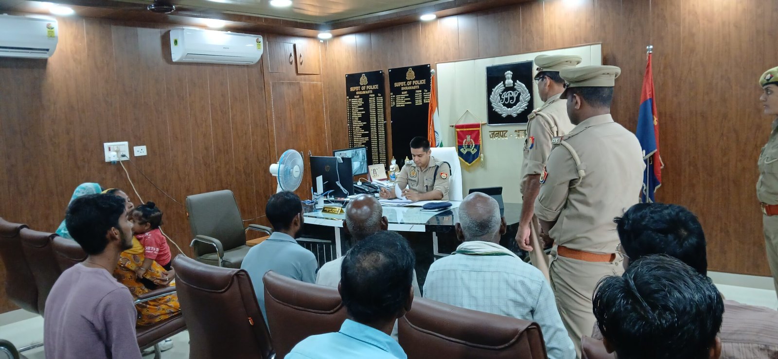 जनता दर्शन में पुलिस अधीक्षक ने सुनी जन समस्याएं, संबंधित को शीघ्र निस्तारण हेतु दिए निर्देश*