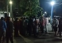 थानाध्यक्ष समेत 3 पुलिसकर्मी लाइन हाजिर, 7 पर FIR दर्ज।