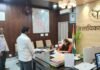 जनता दर्शन में जिलाधिकारी ने सुनी जनसामान्य की समस्याएं*