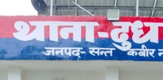 थाना दुधारा, जनपद संतकबीरनगर *घरेलू विवाद में माँ की हत्या करने वाला अभियुक्त पुत्र पुलिस हिरासत में, आलाकत्ल व घटना का अनावरण*