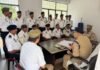 क्षेत्राधिकारी यातायात द्वारा यातायात पुलिसकर्मियों के साथ बैठक कर दिए गए आवश्यक दिशा-निर्देश