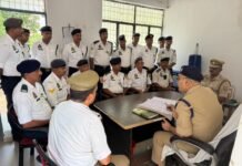 क्षेत्राधिकारी यातायात द्वारा यातायात पुलिसकर्मियों के साथ बैठक कर दिए गए आवश्यक दिशा-निर्देश