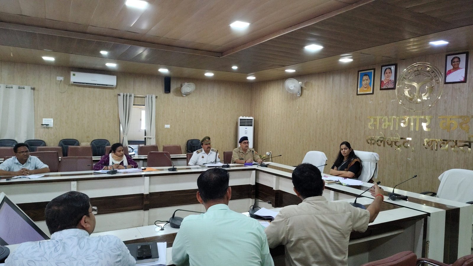 जिलाधिकारी की अध्यक्षता में सड़क सुरक्षा समिति एवं विद्यालय यान की बैठक सम्पन्न*