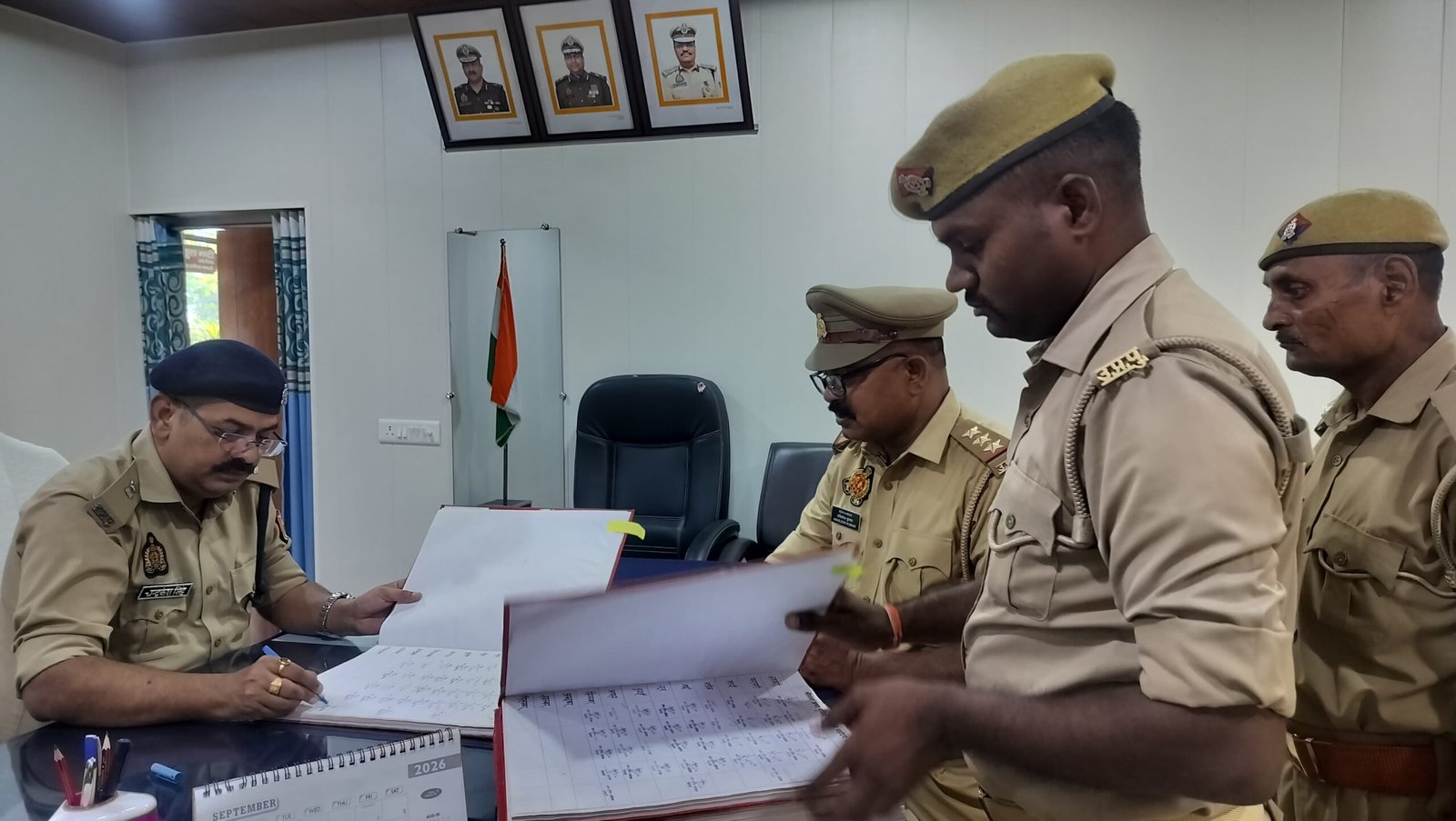 अपर पुलिस अधीक्षक ने रिजर्व पुलिस लाइन में साप्ताहिक परेड की सलामी ली*