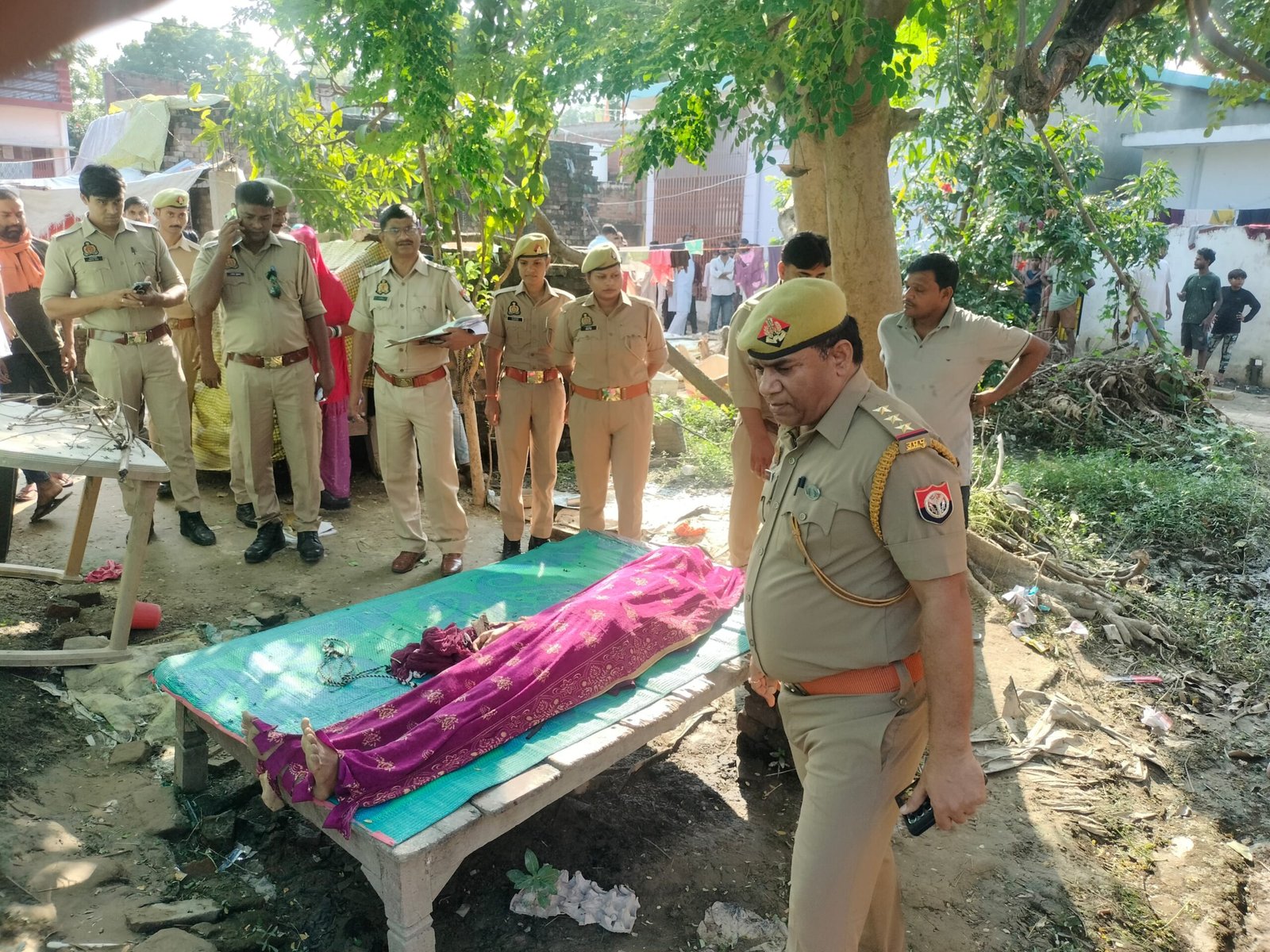 अज्ञात परिस्थितियों में युवक-युवती ने फांसी लगाकर दी जान, इलाके में हड़कंप; मौत के सटीक कारणों का पता नहीं