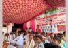 UP: मुगलसराय में फल-सब्जी कारोबारियों का धरना दूसरे दिन भी जारी, सपा नेता चंद्रशेखर यादव ने दिया समर्थन