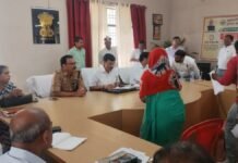 करंट से मौत पर मुआवजे में लीपापोती! बलिया DM का बड़ा एक्शन, पूर्व व वर्तमान लेखपाल समेत कानूनगो नपेंगे