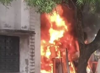 UP: जर्जर 102 एंबुलेंस में अचानक लगी आग, सीएचसी परिसर में मची अफरा-तफरी
