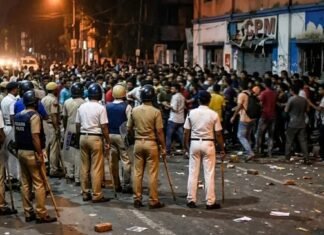 जादवपुर में कई राजनीतिक दफ्तरों में तोड़फोड़, TMC नेता के घर पर भी हमला