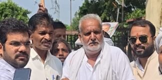 कांग्रेस ने चुनाव आयोग के खिलाफ प्रदर्शन कर इस्तीफा मांगा:बारिश से हुए नुकसान पर भी ज्ञापन, जल्द मुआवजा देने की मांग