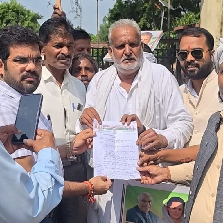 कांग्रेस ने चुनाव आयोग के खिलाफ प्रदर्शन कर इस्तीफा मांगा:बारिश से हुए नुकसान पर भी ज्ञापन, जल्द मुआवजा देने की मांग