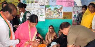 श्रावस्ती में गर्भवती महिलाओं की गोदभराई:छह माह के बच्चों का कराया अन्नप्राशन, सीएमओ ने दिए जरूरी सुझाव