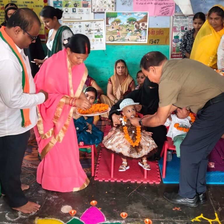 श्रावस्ती में गर्भवती महिलाओं की गोदभराई:छह माह के बच्चों का कराया अन्नप्राशन, सीएमओ ने दिए जरूरी सुझाव