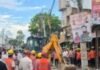 अतिक्रमण पर चला बुलडोजर:इटवा में दूसरे दिन सड़क की पटरियों से ठेले-गुमटी और अस्थाई दुकानें हटाई गईं अतिक्रमण पर चला बुलडोजर:इटवा में दूसरे दिन सड़क की पटरियों से ठेले-गुमटी और अस्थाई दुकानें हटाई गईं