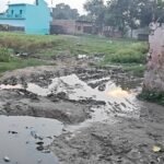 अमरहवा गांव में जलभराव और कीचड़ से लोग परेशान:स्कूली बच्चों और बुजुर्गों को आने-जाने में दिक्कत, बीमारी फैलने का खतरा अमरहवा गांव में जलभराव और कीचड़ से लोग परेशान:स्कूली बच्चों और बुजुर्गों को आने-जाने में दिक्कत, बीमारी फैलने का खतरा