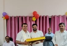मुंडेरवा चीनीमिल के मुख्य रसायनज्ञ संदीप खरे सेवानिवृत्त:प्रबंधन और कर्मचारियों ने सम्मान समारोह कर दी भावभीनी विदाई।