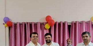मुंडेरवा चीनीमिल के मुख्य रसायनज्ञ संदीप खरे सेवानिवृत्त:प्रबंधन और कर्मचारियों ने सम्मान समारोह कर दी भावभीनी विदाई।