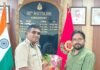 शहीद लेफ्टिनेंट कर्नल सुशील चौधरी का परिवार सम्मानित:कमांडेंट अमरेन्द्र कुमार वरुण ने शहीद के बड़े भाई को पुष्पगुच्छ भेंट किया
