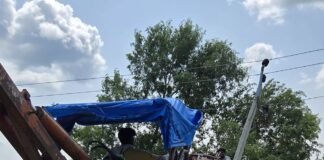 श्रावस्ती में 5 दिन से बिजली गुल:तूफान-बारिश से 400 पोल-तार टूटे, विधायक बोले- 2-4 दिन में बहाल होगी आपूर्ति