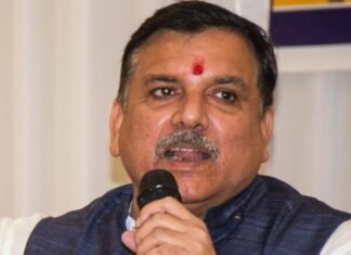 अखिलेश के बैठक से दूरी बनाने पर सियासत तेज, संजय सिंह ने कांग्रेस को घेरा