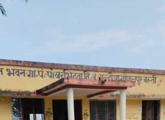 पंचायत भवन का ताला तोड़कर लाखों का सामान चोरी:कम्प्यूटर, सोलर पैनल और जरूरी सरकारी दस्तावेज ले गए चोर