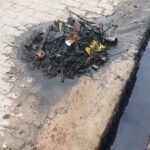 सफाईकर्मी के नदारद रहने पर ग्रामीण ने संभाली नालियों की:श्रावस्ती के नासिरगंज में नाजिम हैदर ने खुद फावड़ा उठाया; बोले- स्वच्छता सबकी जिम्मेदारी सफाईकर्मी के नदारद रहने पर ग्रामीण ने संभाली नालियों की:श्रावस्ती के नासिरगंज में नाजिम हैदर ने खुद फावड़ा उठाया; बोले- स्वच्छता सबकी जिम्मेदारी