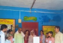 स्कूल में बाल संसद चुनाव, खुशबू यादव प्रधानमंत्री चुनी गईं:श्रावस्ती में बच्चों में लोकतांत्रिक प्रक्रिया की समझ बढ़ाने के लिए हुआ मतदान