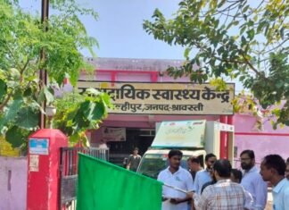 मल्हीपुर सीएचसी से मोबाइल वैन रवाना:जागरूकता के लिए फिल्में और प्रश्नोत्तरी भी होगी, गांवों में परिवार नियोजन और स्वास्थ्य की जानकारी देगी उम्मीद एक्सप्रेस