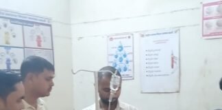 बस्ती में दिव्यांग को बचाने में बाइक सवार घायल:गोरखपुर के दो युवक अयोध्या जा रहे थे, हाईवे देवदूत ने अस्पताल पहुंचाया