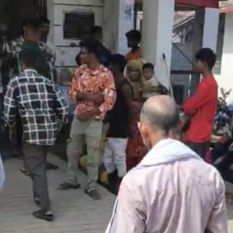 श्रावस्ती में दो बाइकों की टक्कर, तीन लोग घायल:एक की हालत गंभीर; बहराइच मेडिकल कॉलेज रेफर