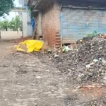 गिलौला में स्कूल के बगल कूड़े का ढेर:बारिश में बदबू से छात्र और स्थानीय लोग परेशान, प्रशासन से मांग गिलौला में स्कूल के बगल कूड़े का ढेर:बारिश में बदबू से छात्र और स्थानीय लोग परेशान, प्रशासन से मांग