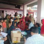 छेदी पुरवा में बुखार से कई ग्रामीण बीमार:मेडिकल टीम पहुंची, स्वास्थ्य जांच कर बांटी दवाएं और साफ-सफाई की सलाह दी