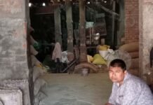 बस्ती में मजदूर की बिजली के झटके से मौत:परिजनों ने बिना पोस्टमार्टम कराए मुड़घाट पर किया अंतिम संस्कार