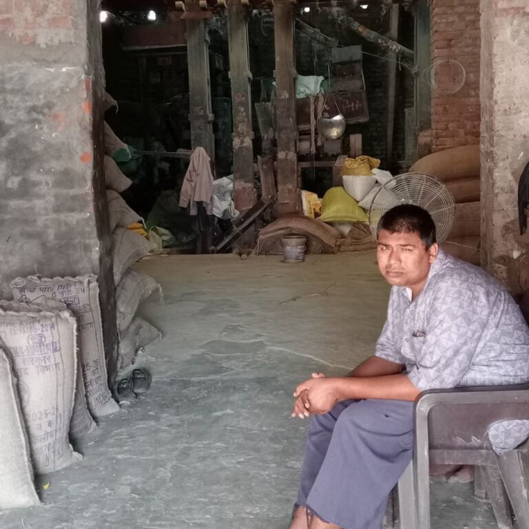 बस्ती में मजदूर की बिजली के झटके से मौत:परिजनों ने बिना पोस्टमार्टम कराए मुड़घाट पर किया अंतिम संस्कार