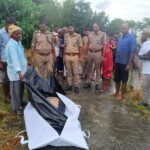 बस्ती में आमी नदी में मिला बुजुर्ग का शव:6 दिन से लापता था, बेटे ने पहचान की; 23 अगस्त को घर से निकले थे, 26 को दर्ज हुई थी गुमशुदगी बस्ती में आमी नदी में मिला बुजुर्ग का शव:6 दिन से लापता था, बेटे ने पहचान की; 23 अगस्त को घर से निकले थे, 26 को दर्ज हुई थी गुमशुदगी