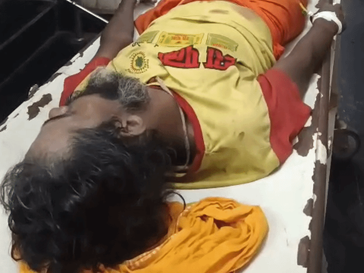 महराजगंज में सांप के काटने से युवक की मौत:जिला अस्पताल में इलाज के दौरान तोड़ा दम, दूसरे घर सामान लेने गए थे