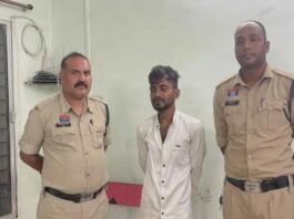 कोरबा में युवक की दबंगई! तलवार लहराकर मोहल्ले में फैलाई दहशत, पुलिस से भी भिड़ा News Desk