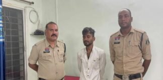 कोरबा में युवक की दबंगई! तलवार लहराकर मोहल्ले में फैलाई दहशत, पुलिस से भी भिड़ा News Desk