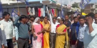 रामबाई पर कथित आपत्तिजनक टिप्पणी का विरोध, समर्थकों ने जलाया लखन पटेल का पुतला